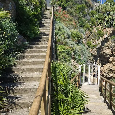 Cliff 4*